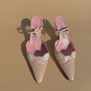 *SOLD* Manolo Blahnik pink pointed toe floral detail and ankle lace up